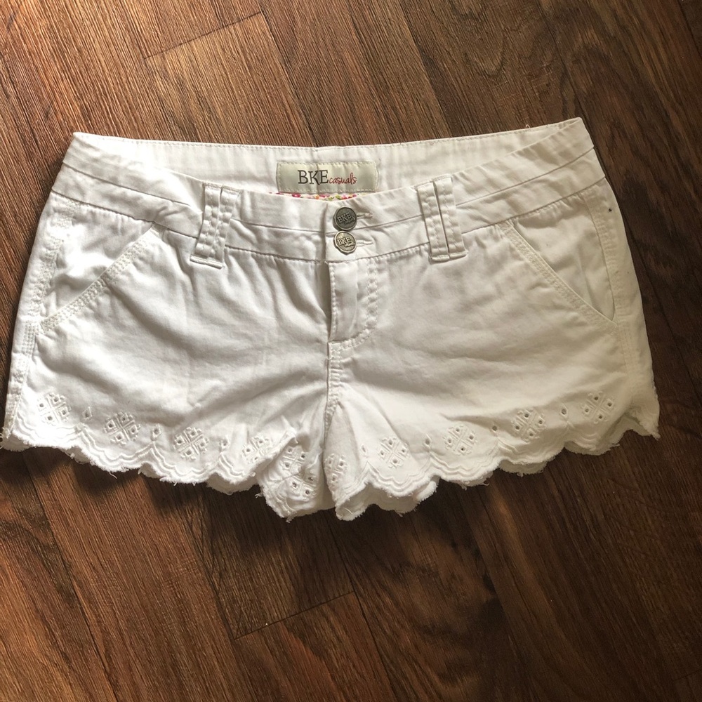 Buckle White Shorts with Floral Detail